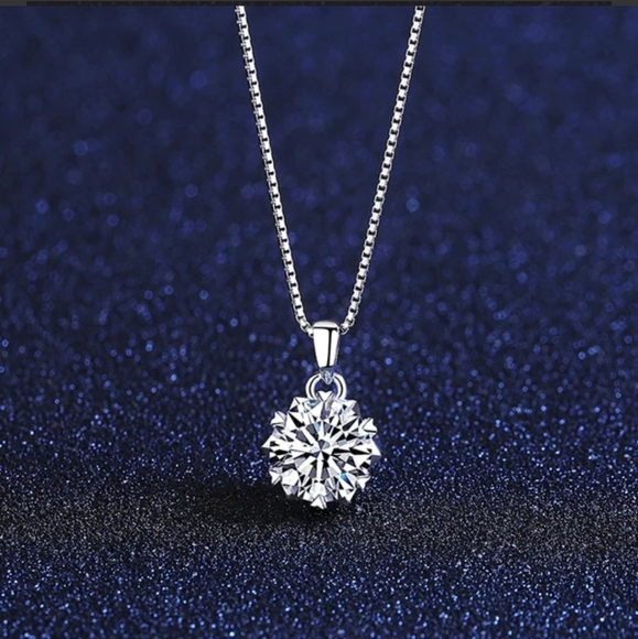 Certified 1 CT Diamond Pendant Necklace. - Picture 3 of 8